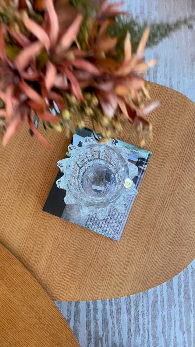 Como escolher objetos para decoração de mesa de estar com estilo elegante.