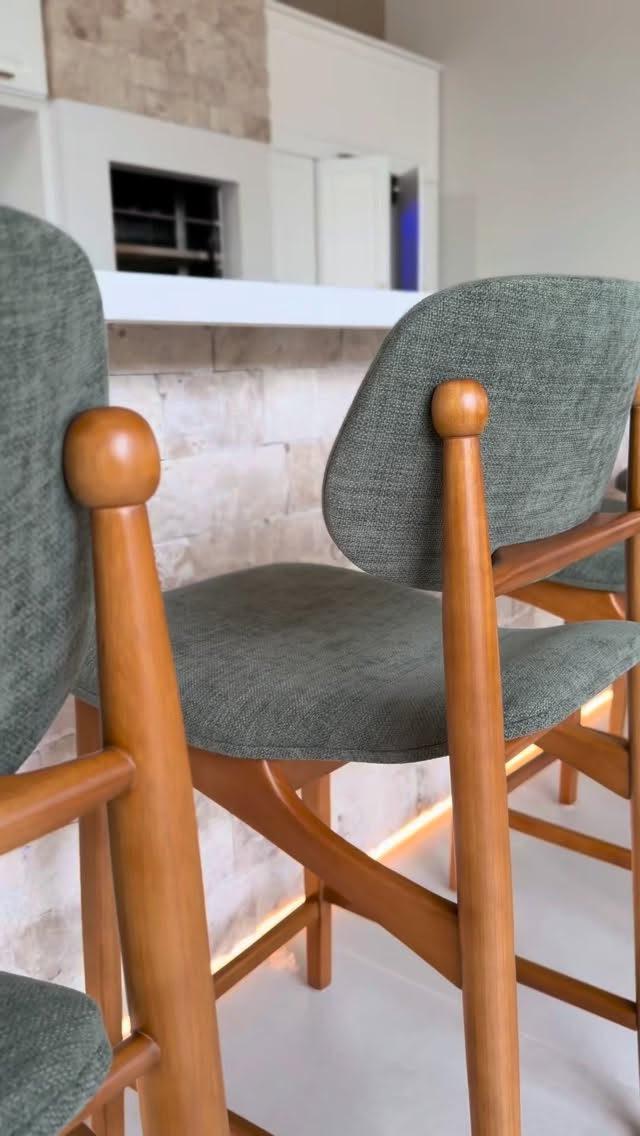 Como escolher a banqueta verde certa para sala de estar.