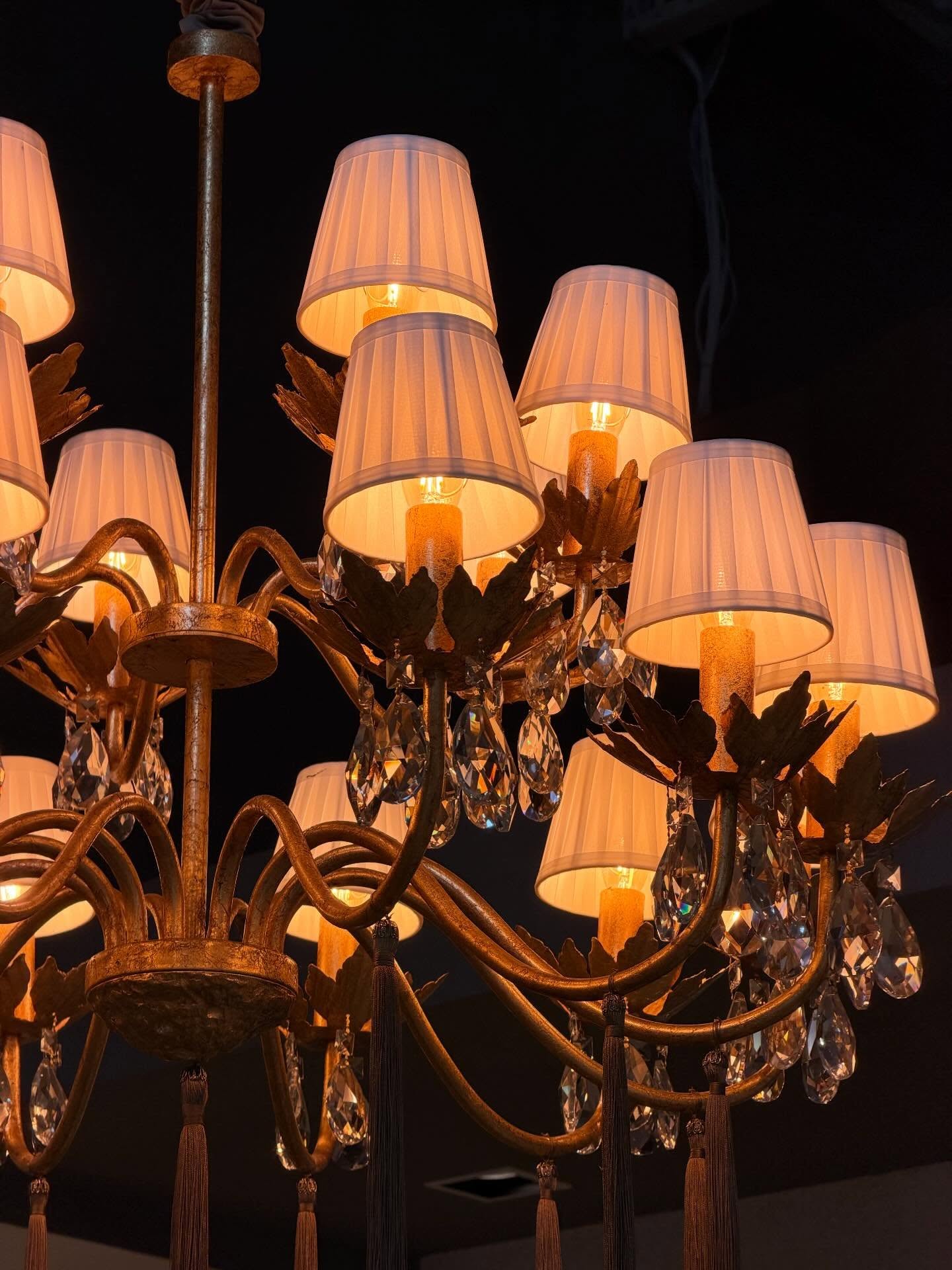 Como escolher um lustre para sala de estar moderno.