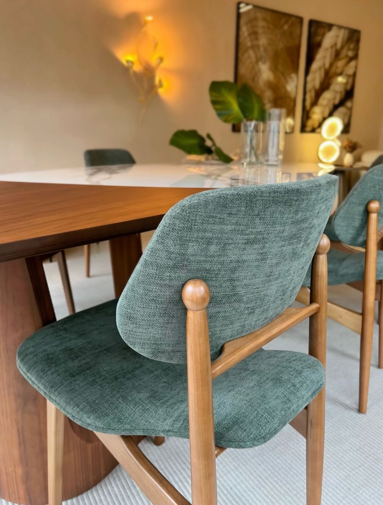 Como escolher a mesa de jantar perfeita para a minha sala.