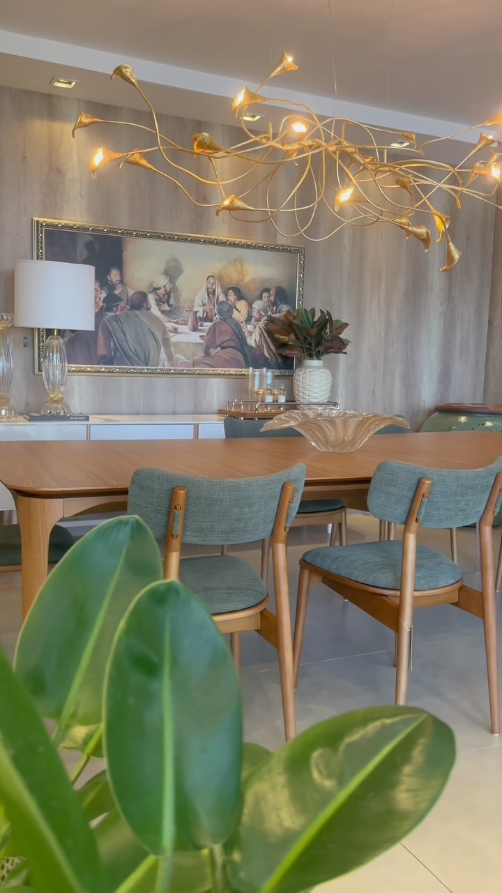 Como escolher a melhor mesa de jantar em madeira para sala de estar.