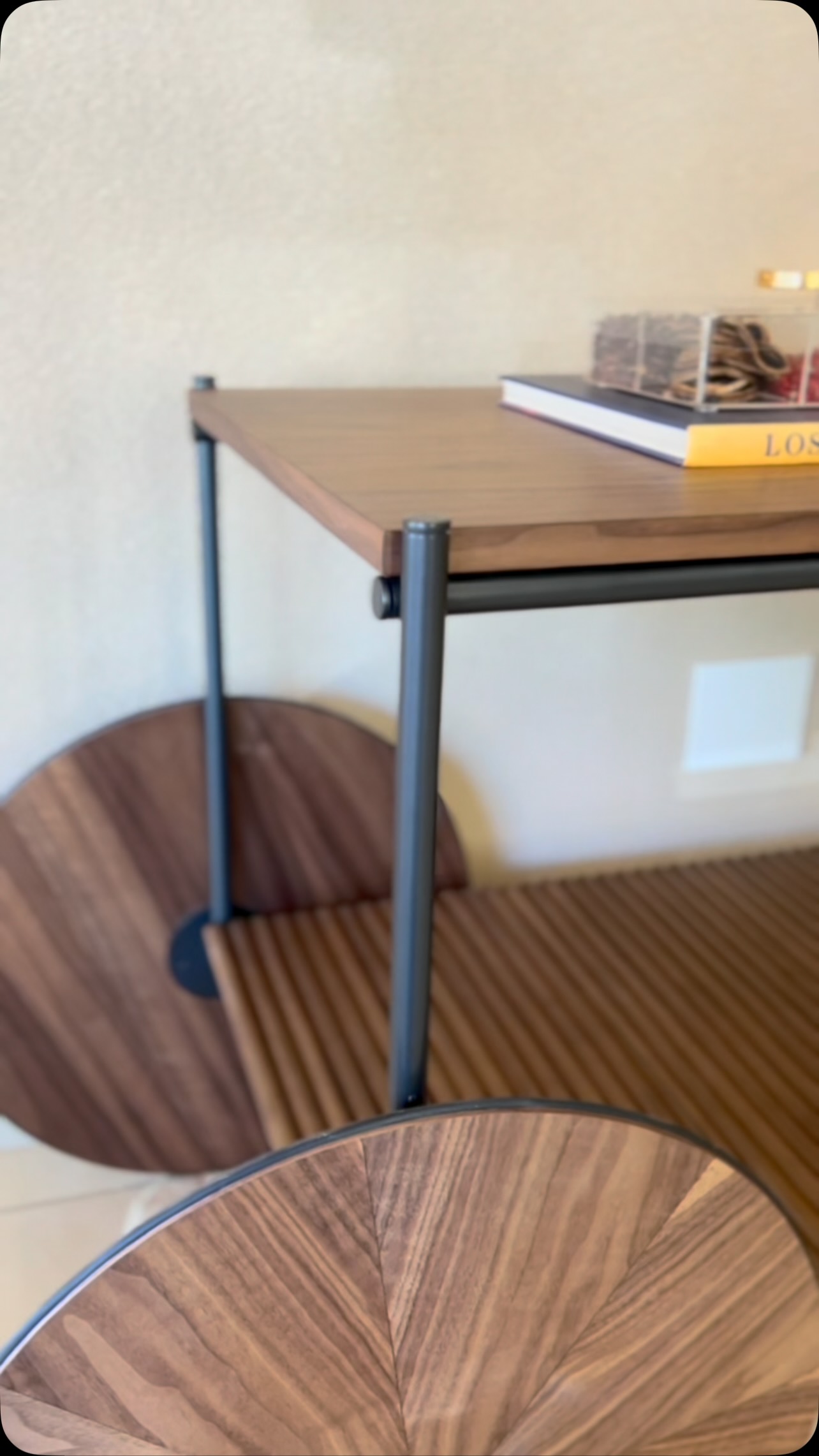 Como escolher um carrinho bar para decoração de sala.