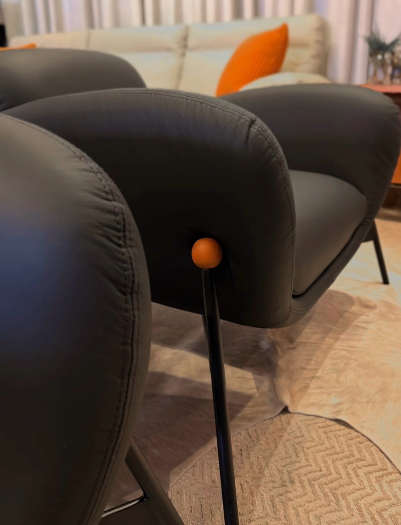 Como escolher uma poltrona com design elegante para sala de visita.