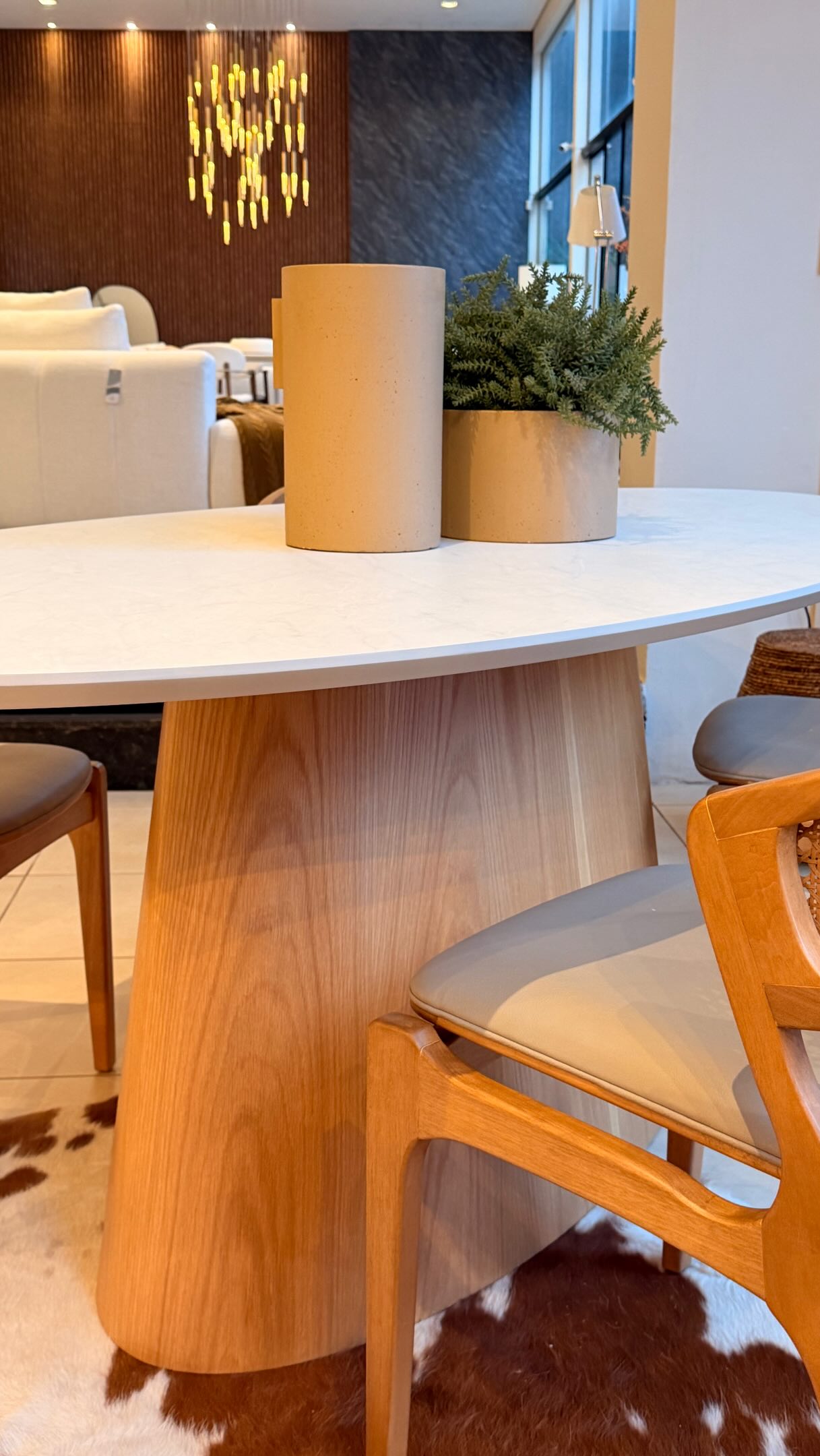 Móveis para sala de jantar oval com estilo elegante e funcional