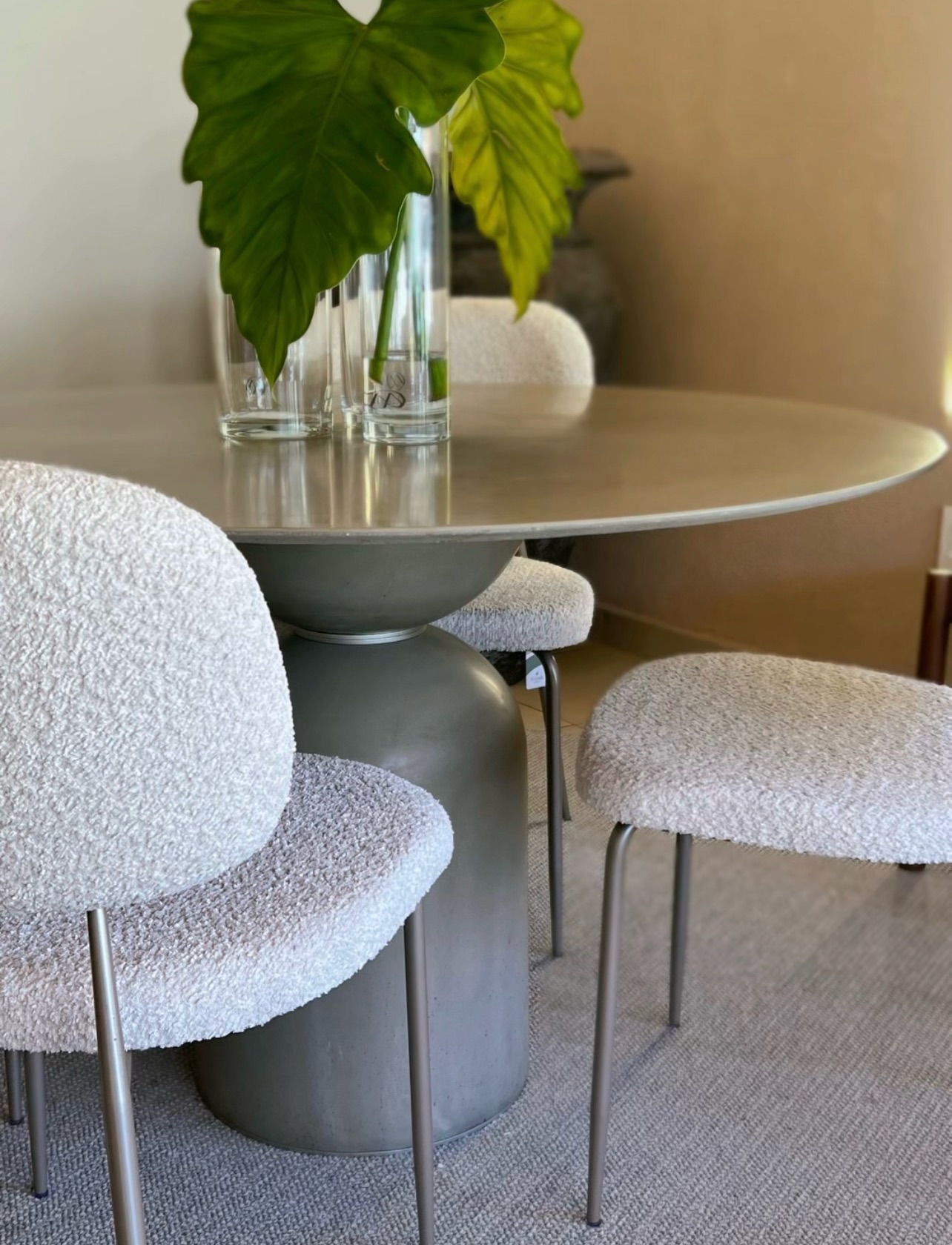 Como escolher móveis para sala de jantar contemporânea
