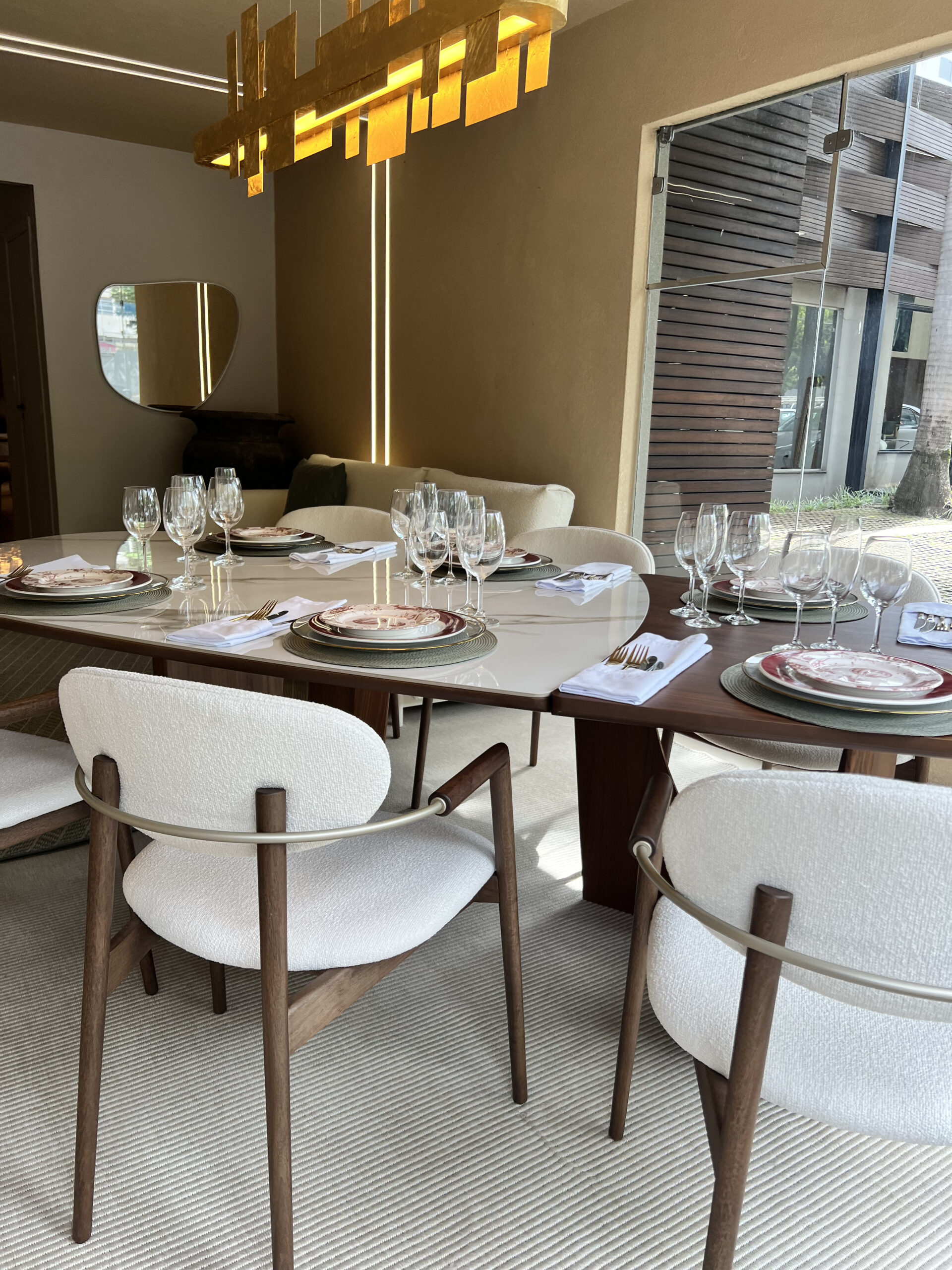 Mesa de jantar orgânica pedra — Mesa de Jantar — Fratelli House Maringá