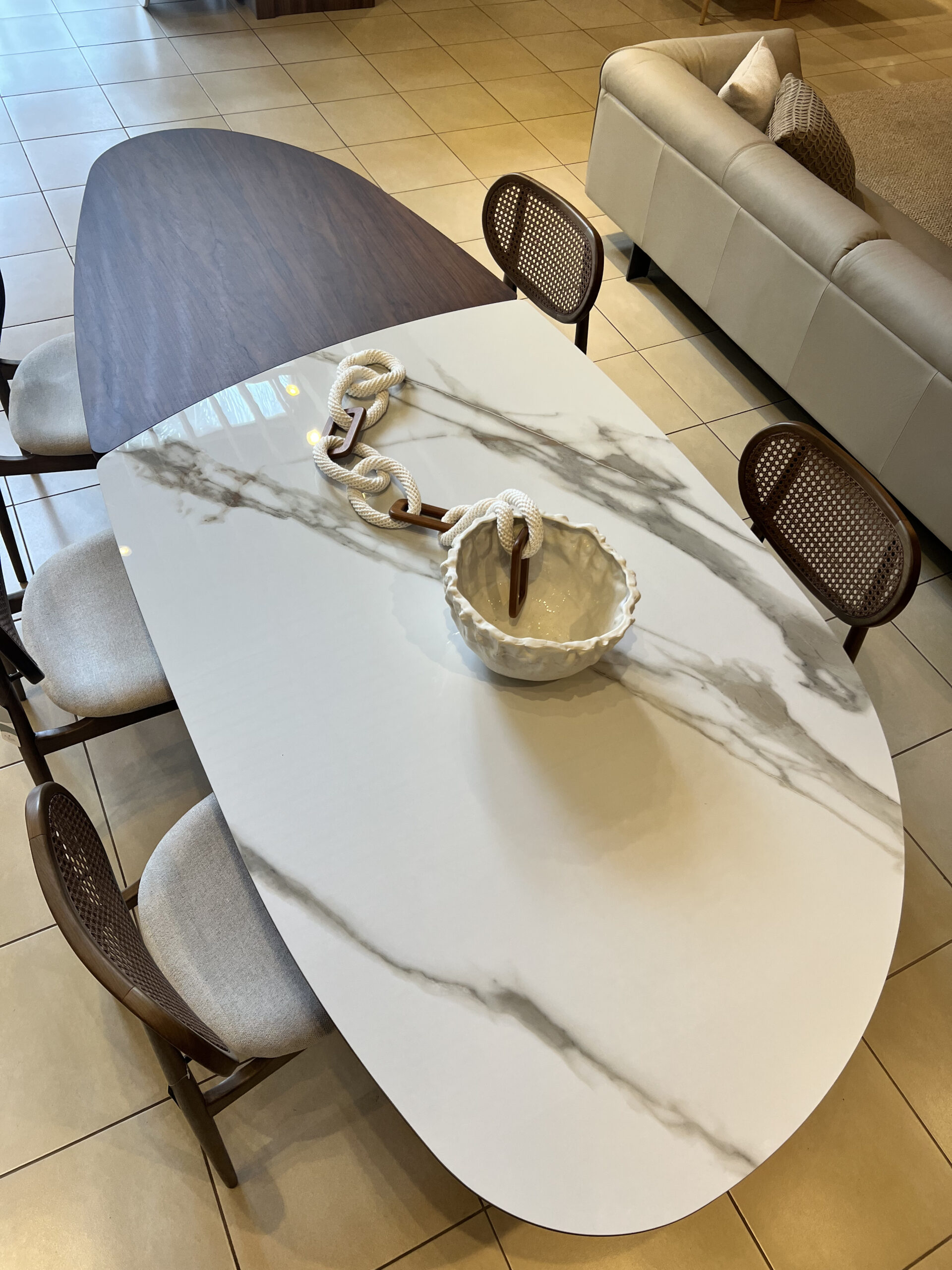 Mesa de jantar orgânica pedra  — foto 3