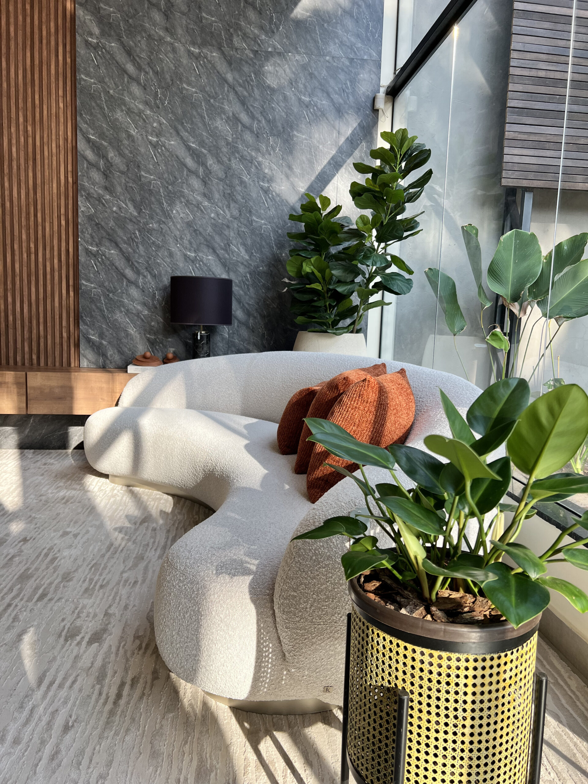 Sofá curvo — Sofá Living — Fratelli House Maringá