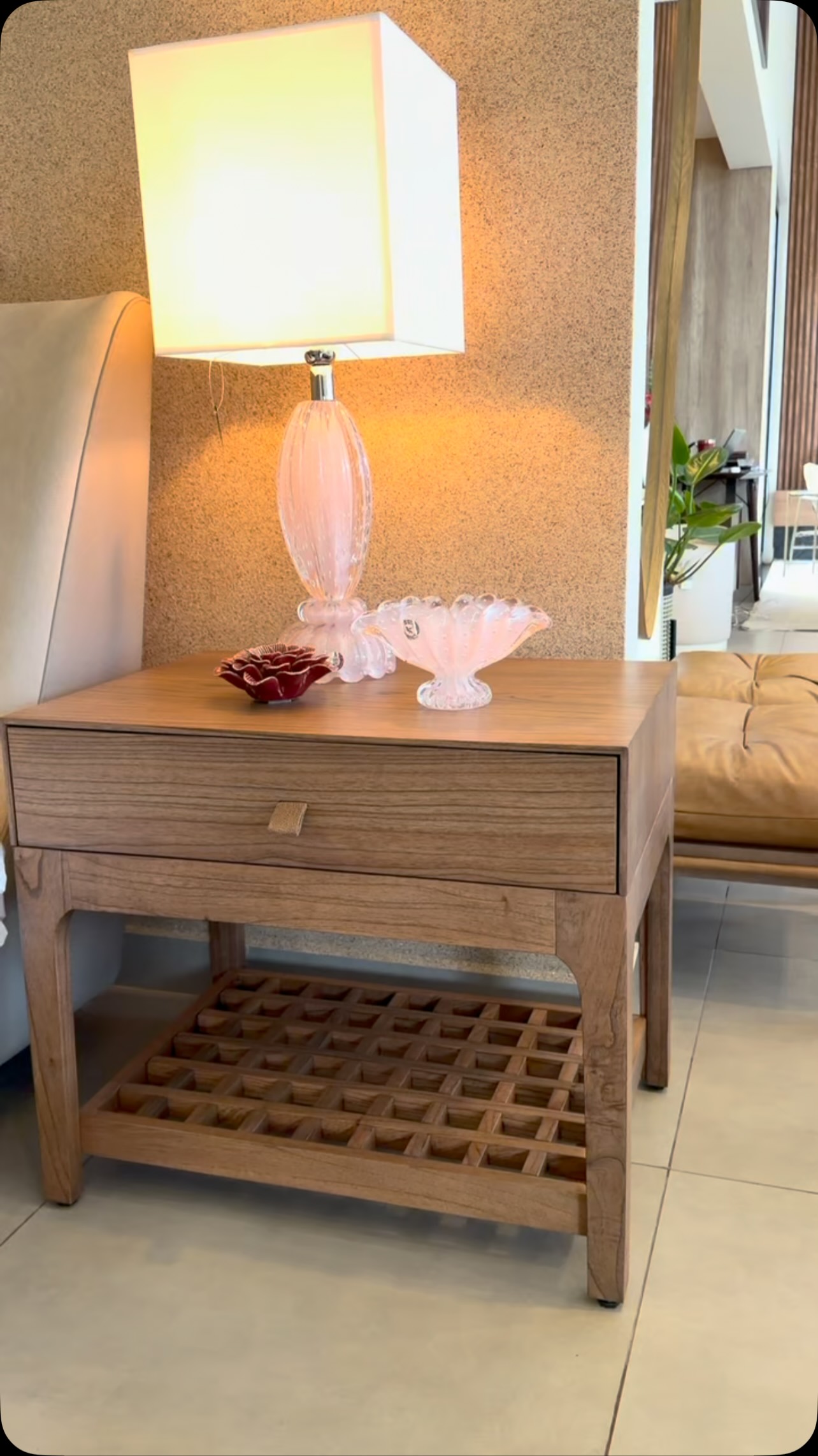 Como escolher a mesa de cabeceira ideal para seu quarto