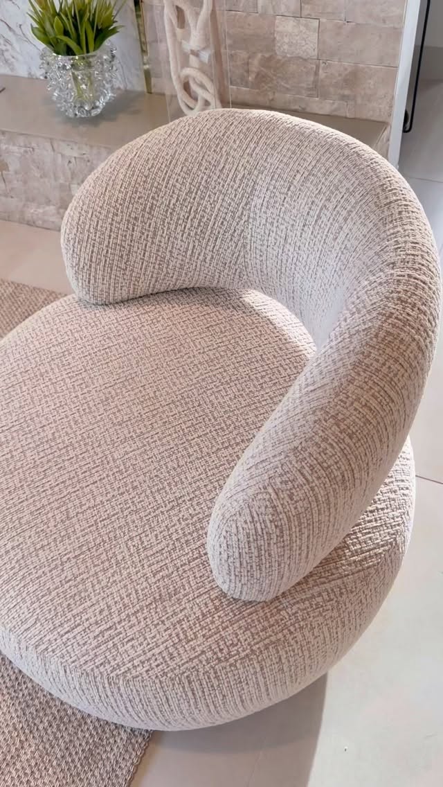Como escolher a poltrona giratória ideal para a sala de estar