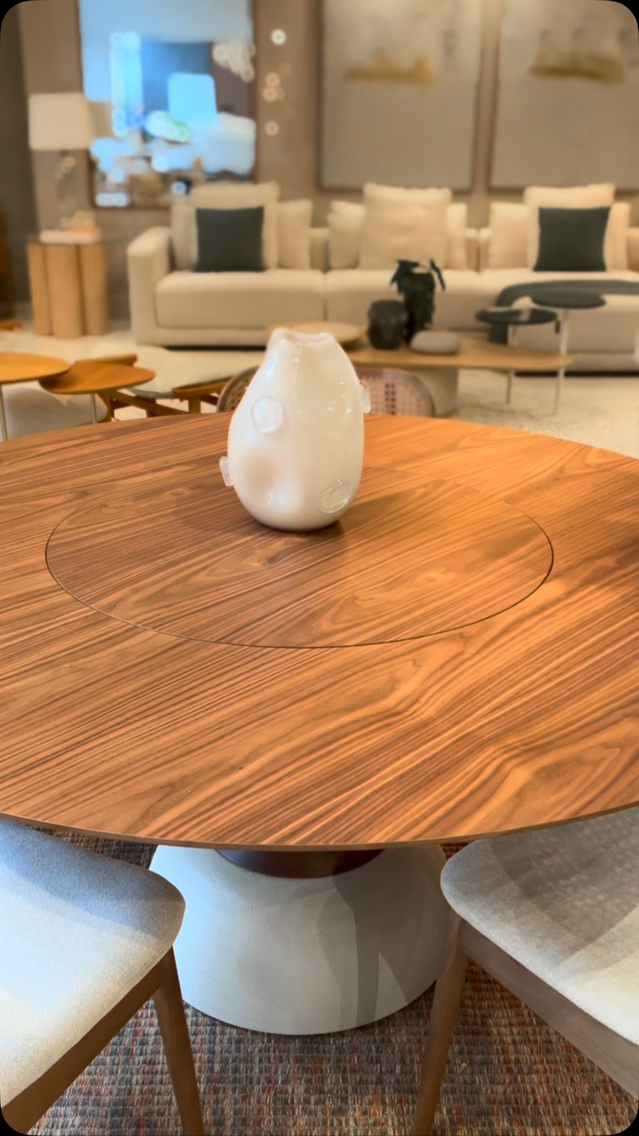 Como escolher a cadeira clássica para mesa de jantar em casa.