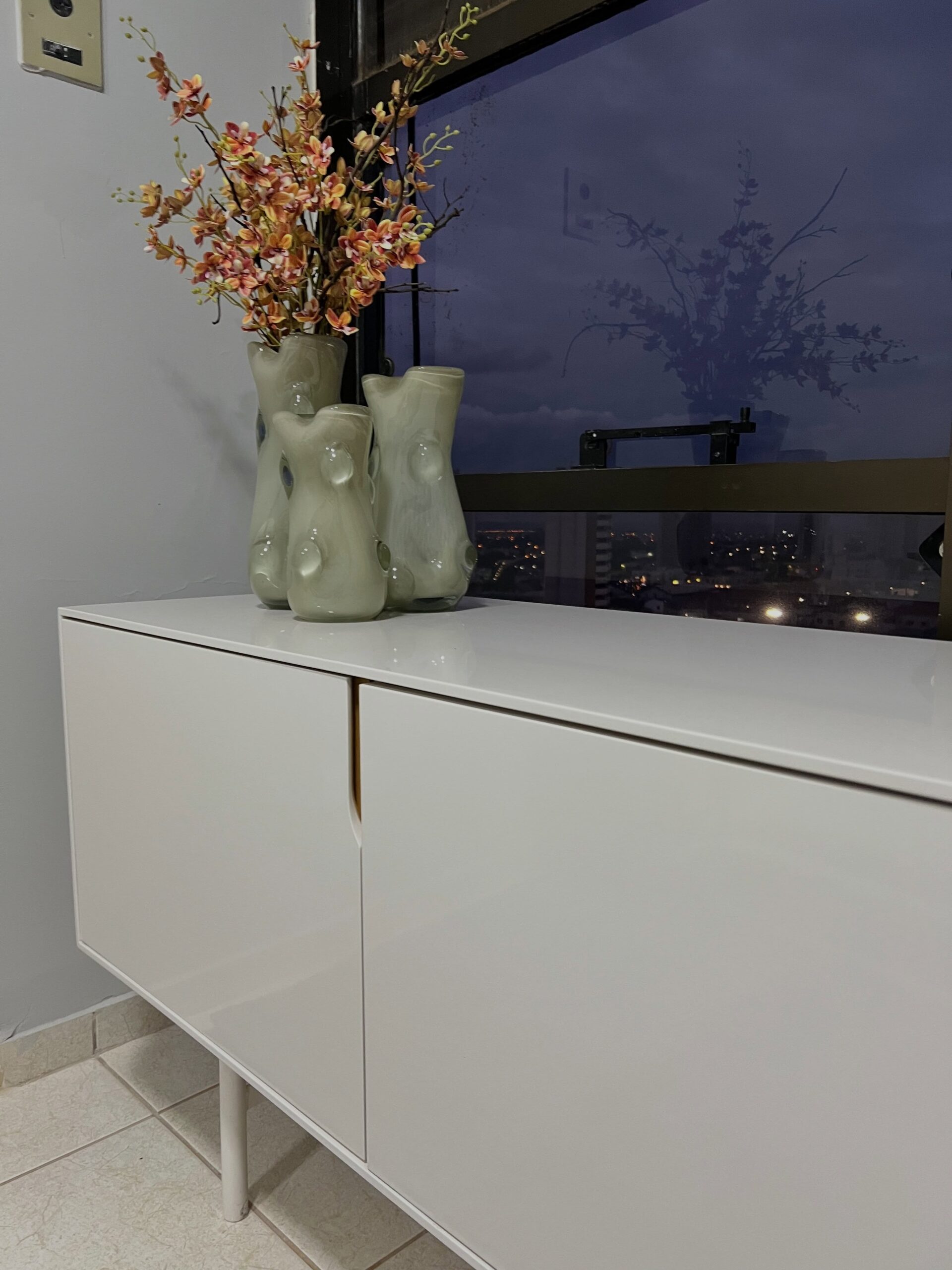 Como escolher buffet branco para escritório elegante