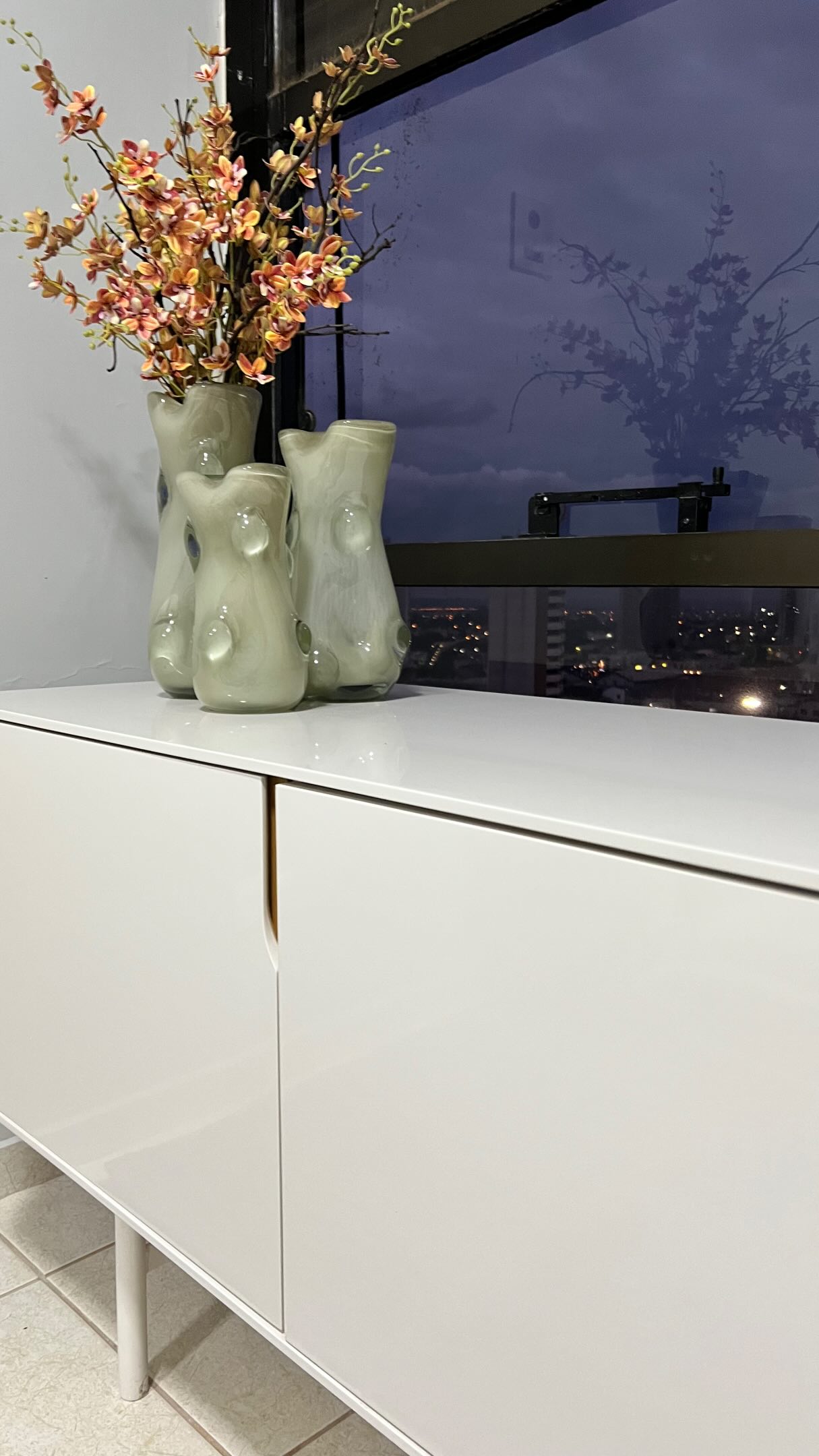 Como decorar sofá com manta e almofada em 10 passos